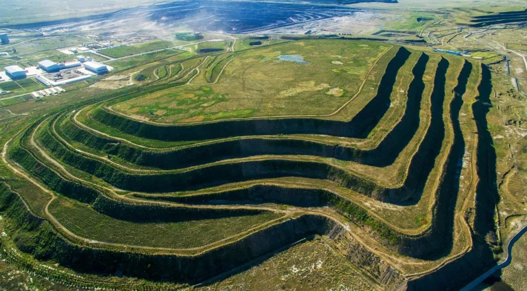 负压吸尘车胜利西三号露天煤矿扶植绿色矿山打制生态矿业旅逛区